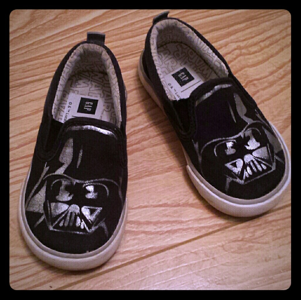 Size 6 toddler boy Star wars slip on shoes